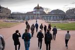 Teilnehmende der authenticon Unterwegs mit dem Nachtwächter im Dresdener Zwinger